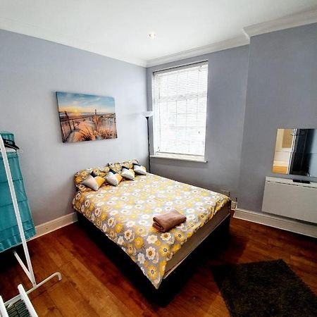 3 Bedroom Apartment Next To Westcliff-On-Sea Station Southend-on-Sea Eksteriør bilde