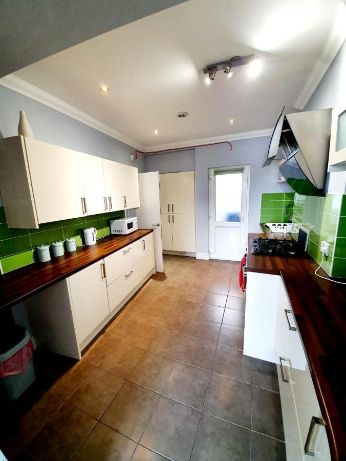 3 Bedroom Apartment Next To Westcliff-On-Sea Station Southend-on-Sea Eksteriør bilde