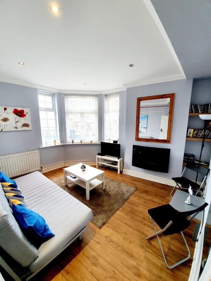 3 Bedroom Apartment Next To Westcliff-On-Sea Station Southend-on-Sea Eksteriør bilde