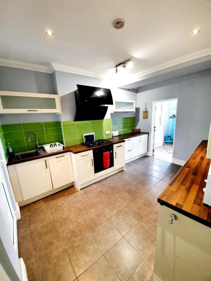 3 Bedroom Apartment Next To Westcliff-On-Sea Station Southend-on-Sea Eksteriør bilde