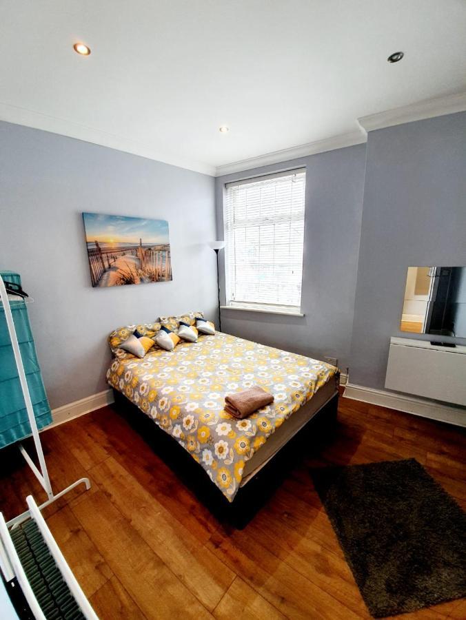 3 Bedroom Apartment Next To Westcliff-On-Sea Station Southend-on-Sea Eksteriør bilde