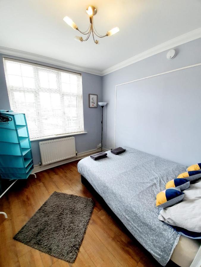 3 Bedroom Apartment Next To Westcliff-On-Sea Station Southend-on-Sea Eksteriør bilde